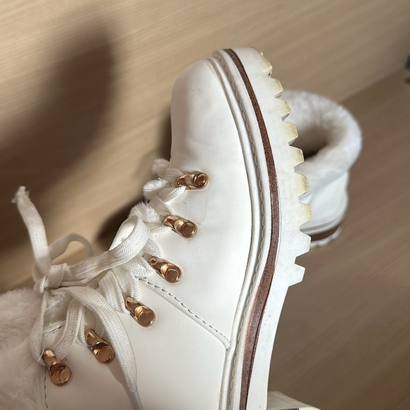 Red Dress Boutique White Fur Boots Size 6.5 - Picture 9 of 16